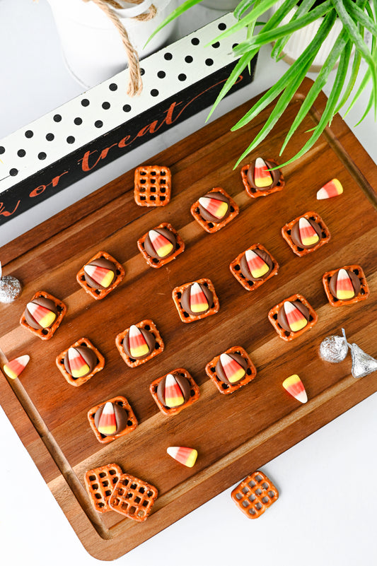 Candy Corn Pretzel Bites Set #1