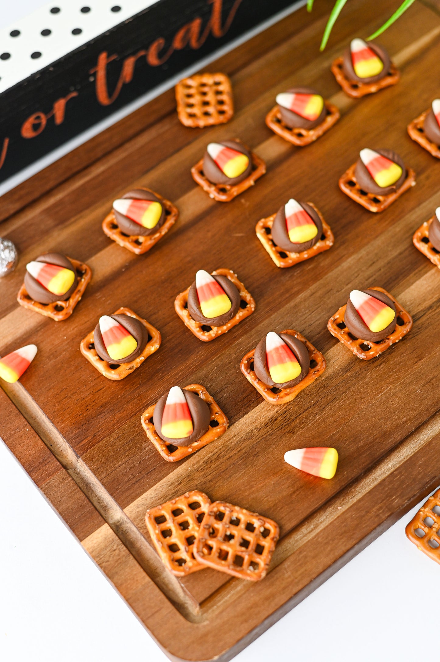 Candy Corn Pretzel Bites Set #1