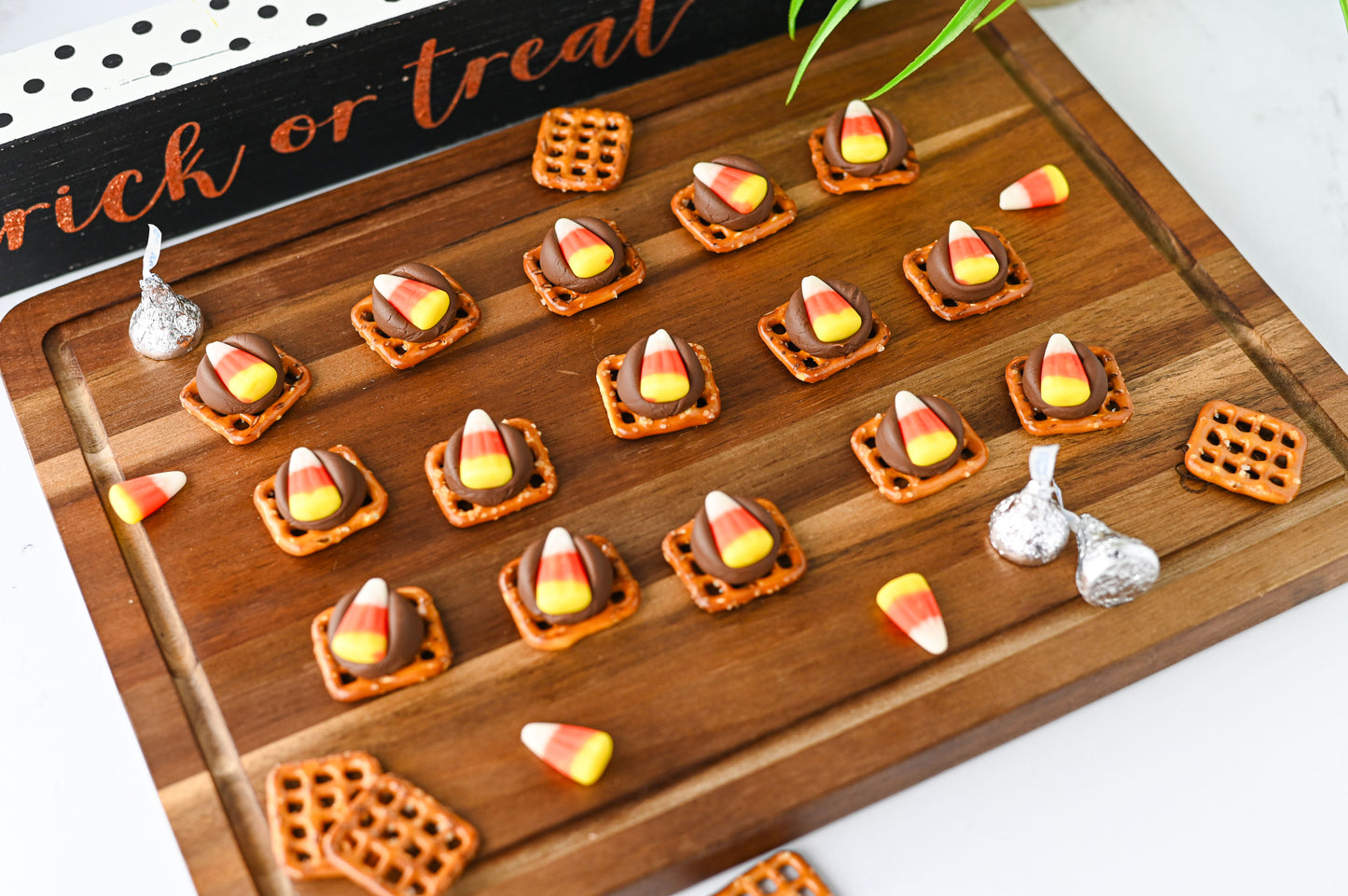 Candy Corn Pretzel Bites Set #1