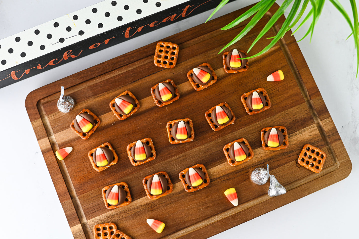 Candy Corn Pretzel Bites Set #1